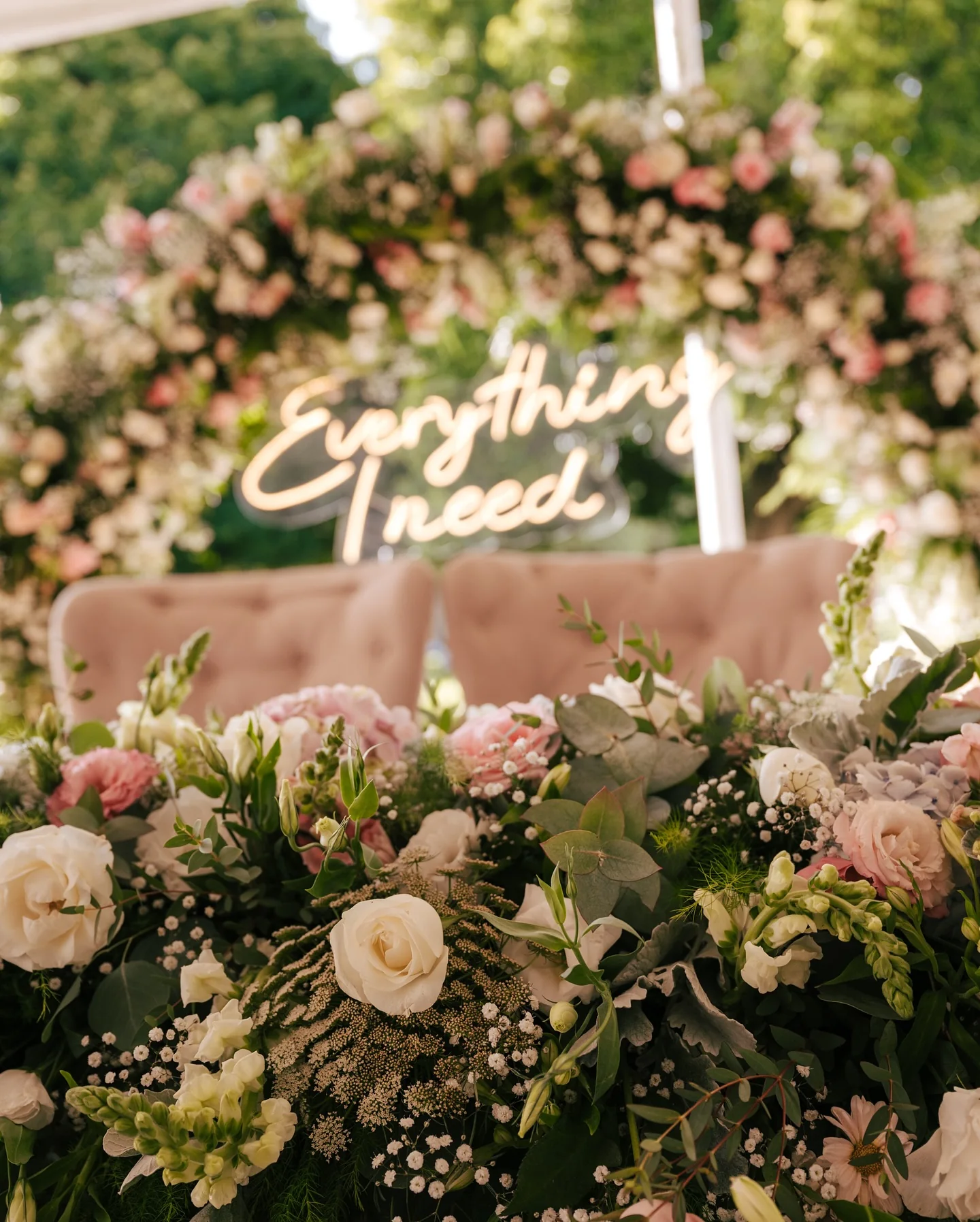 Detalle floral romántico para boda